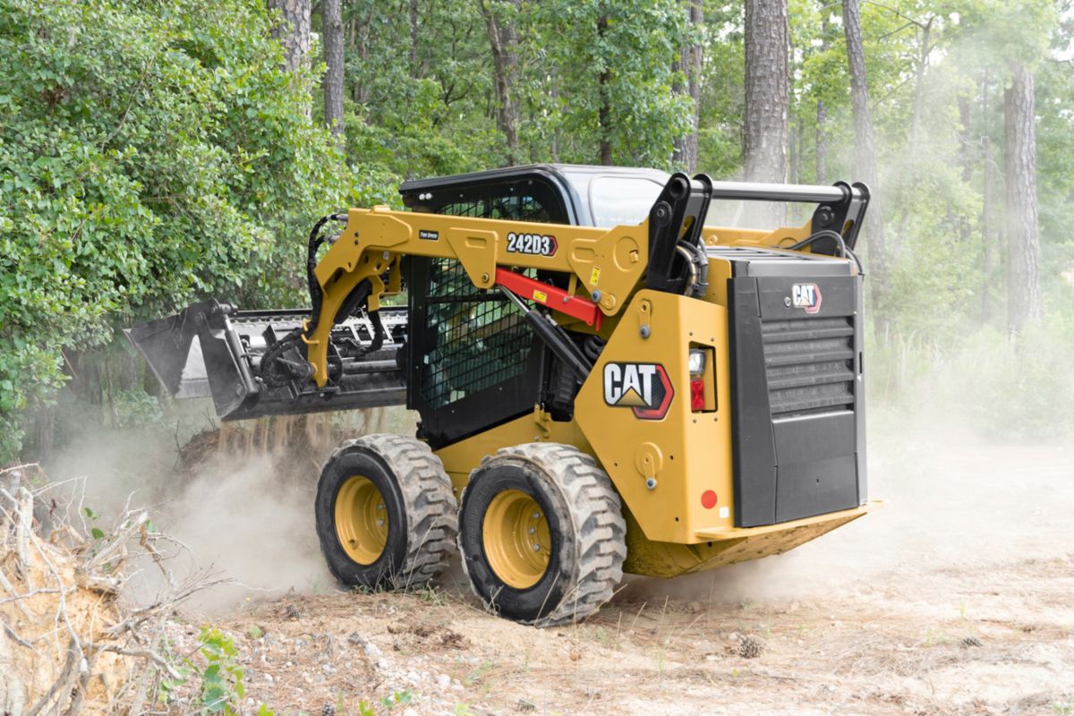 Cat D2 Series Compact Track Loader
